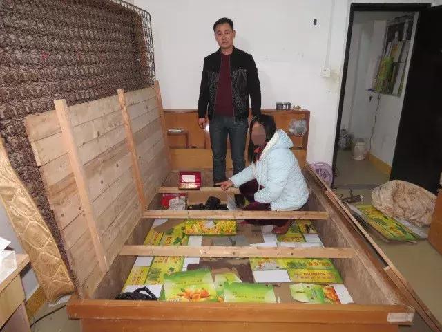 瀹堕噷搴婂簳涓嬫湁閲戝瓙,鍦ㄥ閲屽簥搴曚笅钘忎竴鐧句竾鐜伴噾