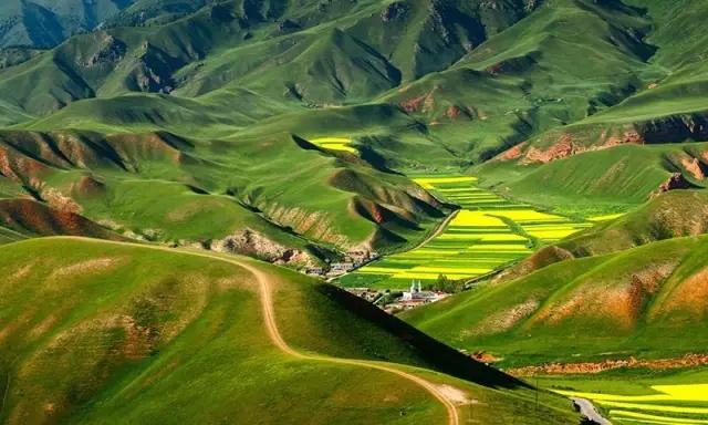 在公路旁随手一拍都是美景,中国有一条公路每一公里都是美景