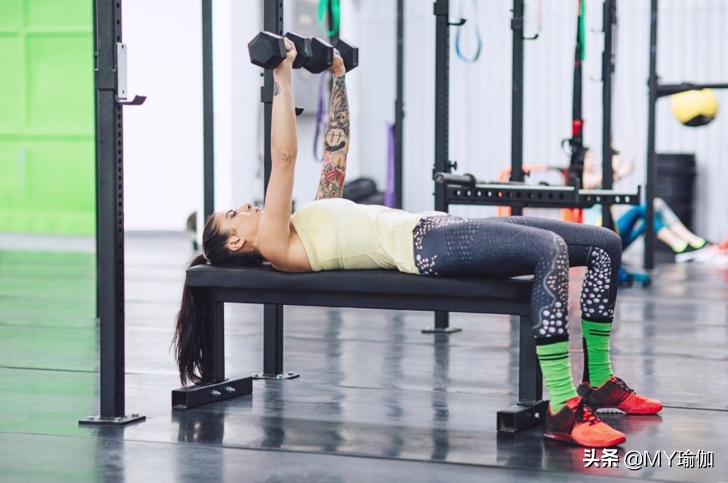 收副乳最快的减肥操,收副乳的动作瘦手臂