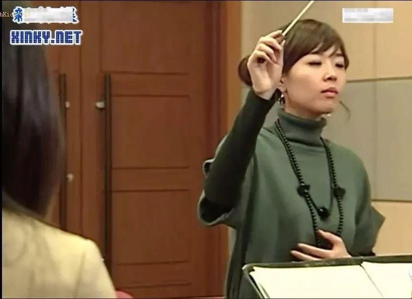 天后因队友吸du人气暴跌,公开承认整形却成蛇精下巴,瘦到脱相