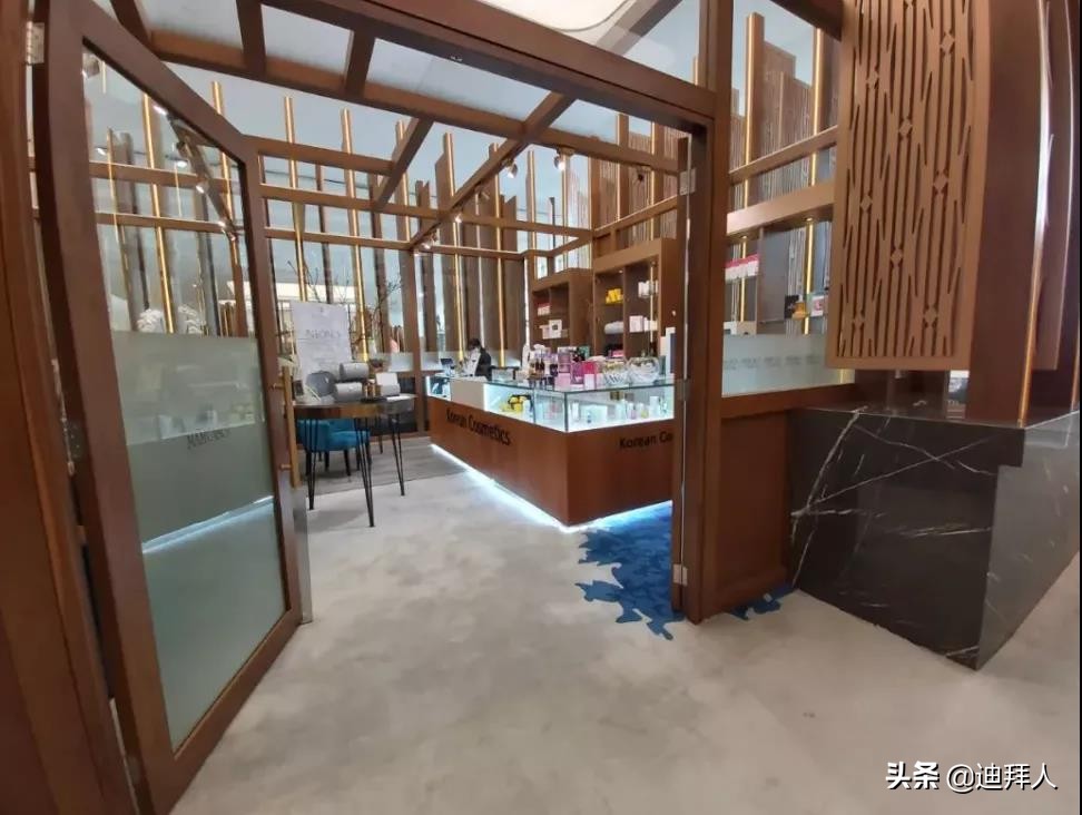 40岁创业，为皇室婚礼供花，还和阿航谈化妆品生意的亚洲女性