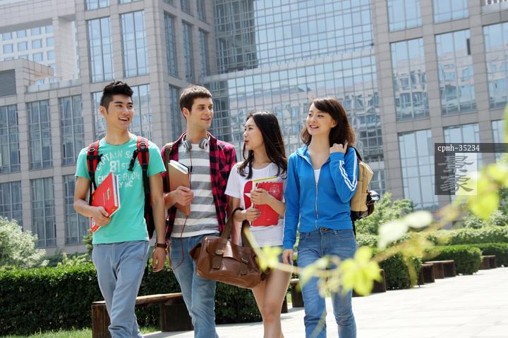 应届生社招靠谱还是校招靠谱,求职类型社招校招和实习