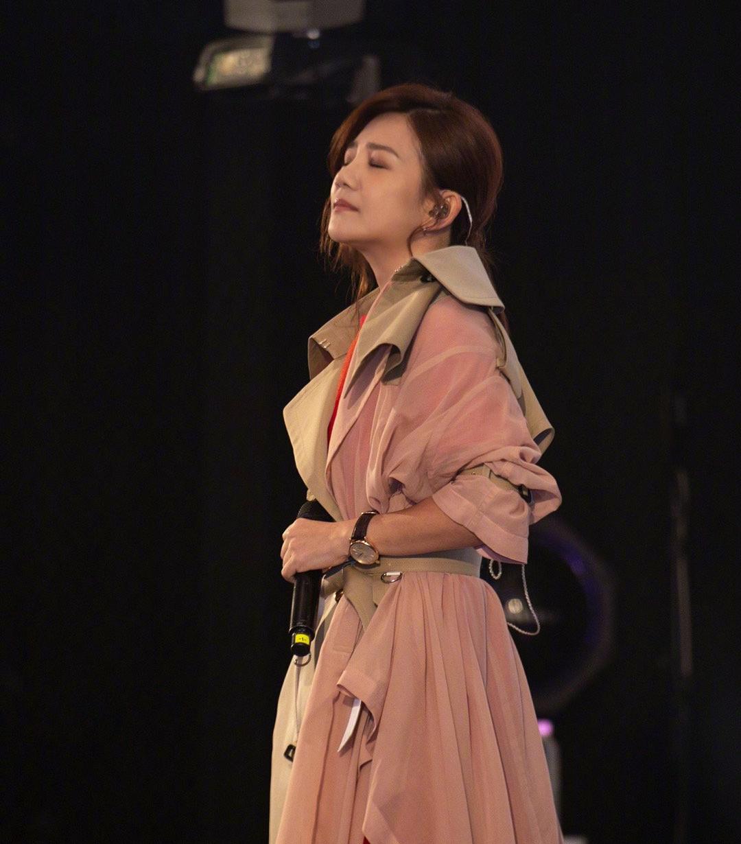 梁静茹爱一个人真的需要勇气,梁静茹结束12年的感情