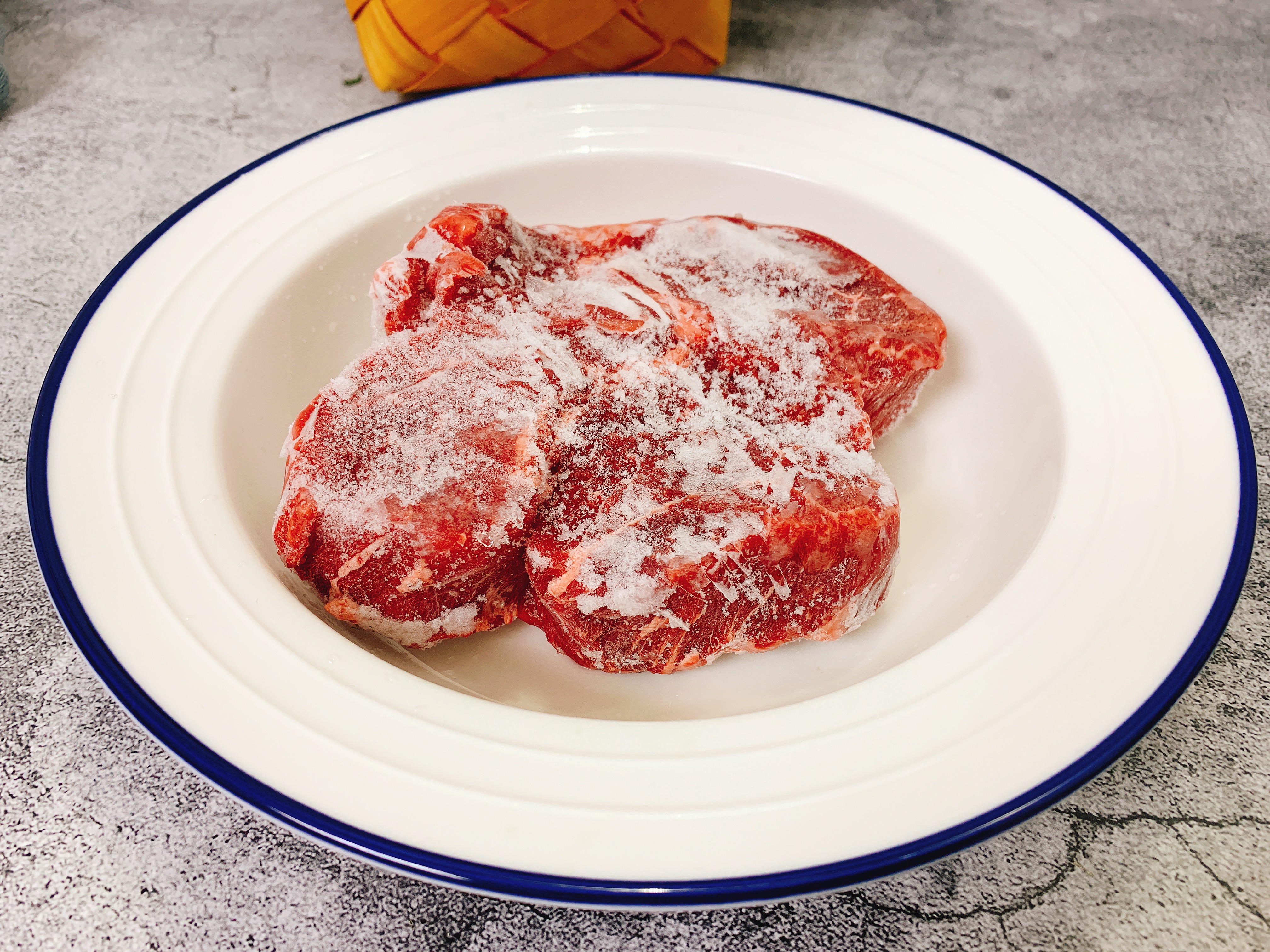 5分钟教你怎么解冻肉,老屠夫杀猪手法娴熟