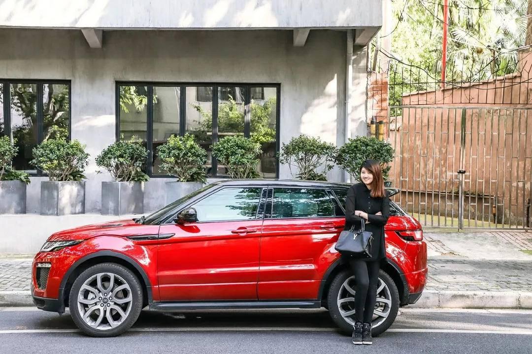 路虎沉浸式汽车,2022款路虎揽胜极光新款试驾视频