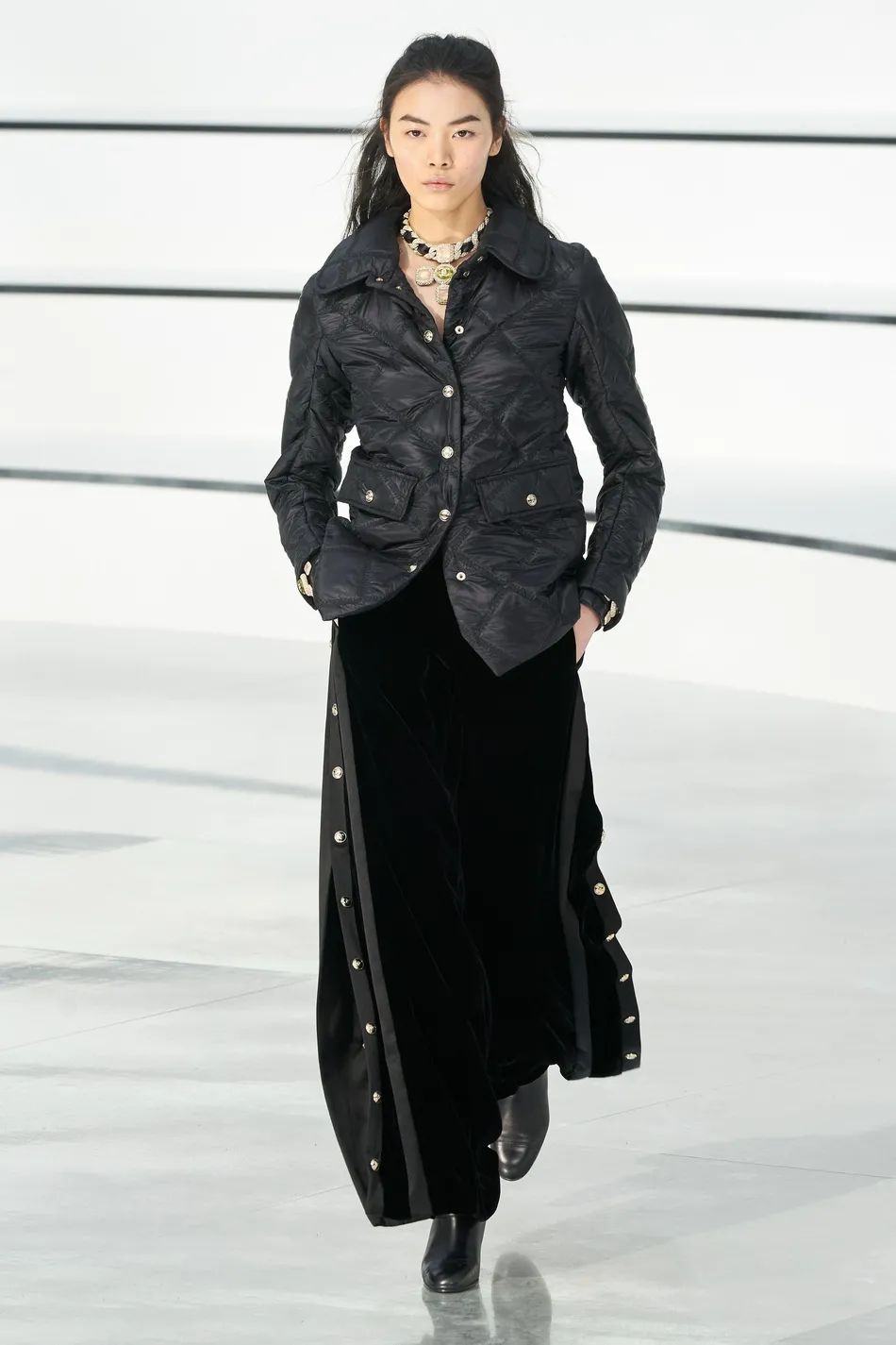 这件奶奶风的「绗缝棉袄」火了，看完我也很想买