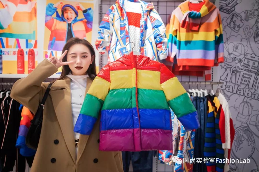 送对年终礼物是当代青年的社交核*器武**