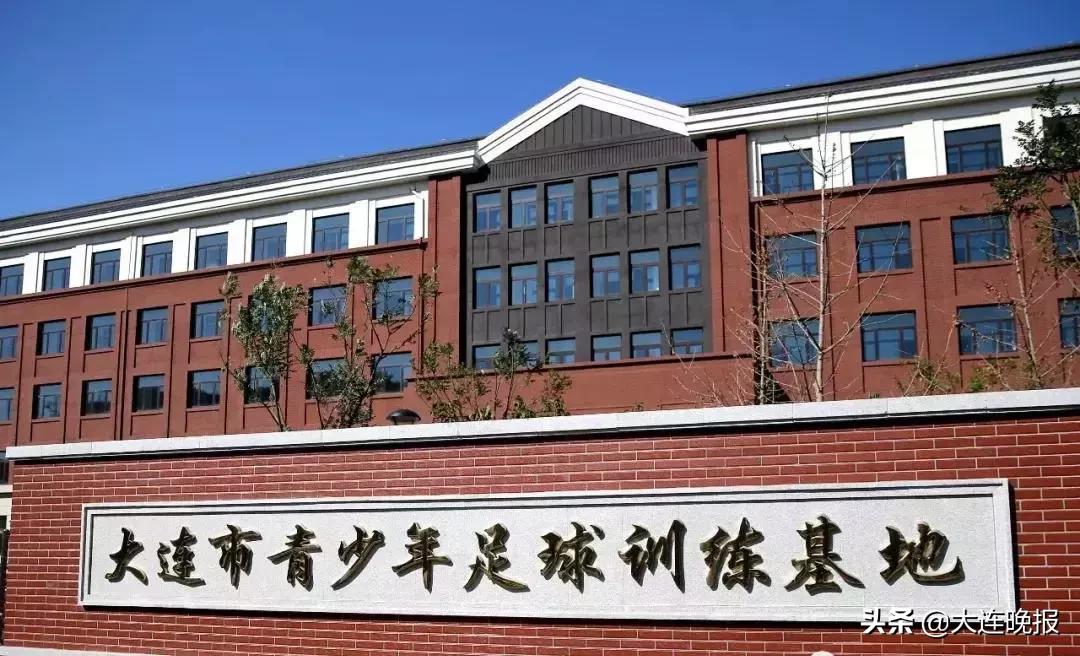 3万人足球场,大连大型专业足球场