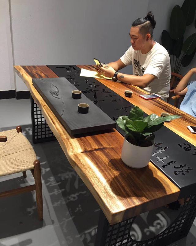 暗访东莞天价大板生产基地,原料全是称斤烂木头,富豪还排队来买