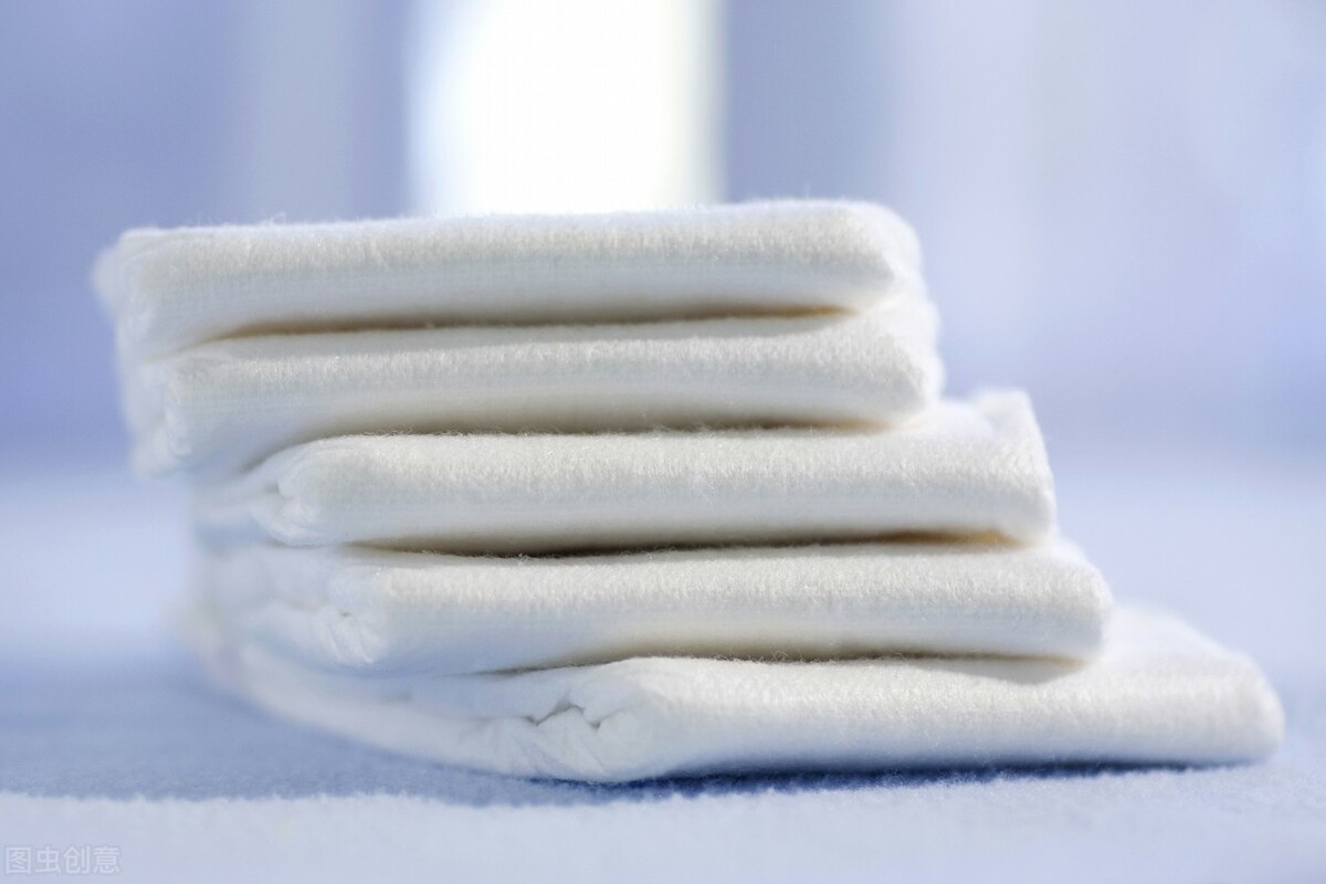 宝宝抹护臀膏可以直接穿纸尿裤吗,育儿知识新生儿换纸尿裤