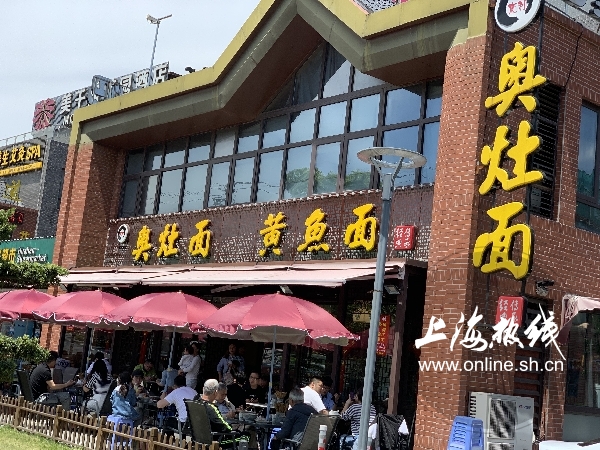 上海最好吃的辣酱油炸猪排,上海特色炸猪排辣酱油是标配