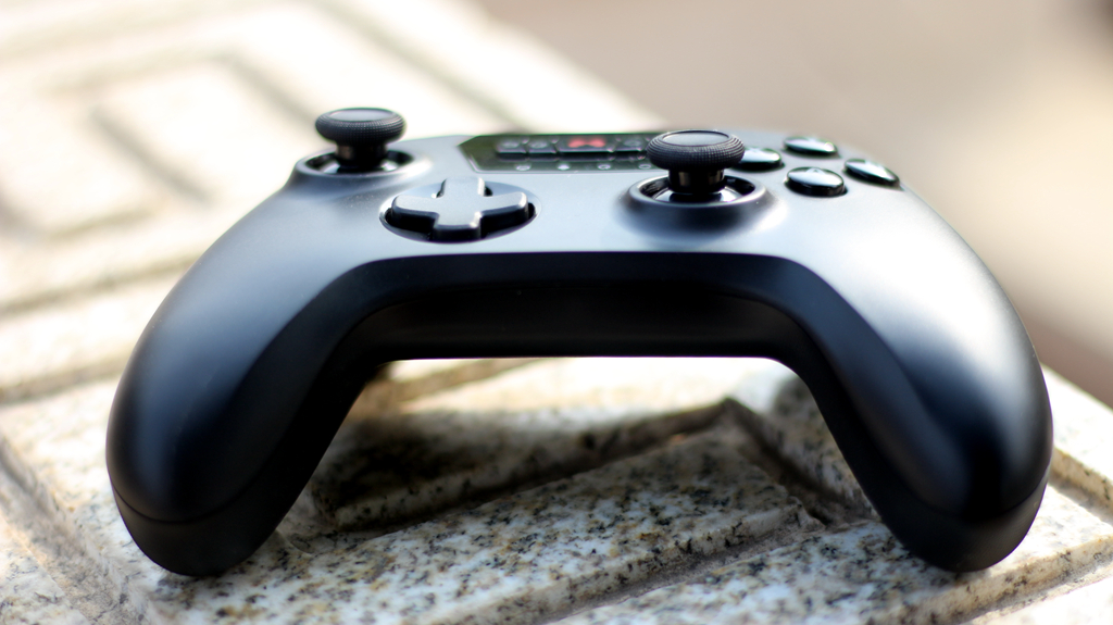 多平台适配的入门游戏手柄,多平台互通手游