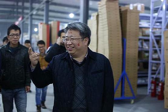 他靠50000块钱起家,他靠外卖起家成就上百亿身价