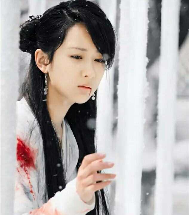 不是爱风尘，她虽是官妓，却也是铮铮铁骨的才女