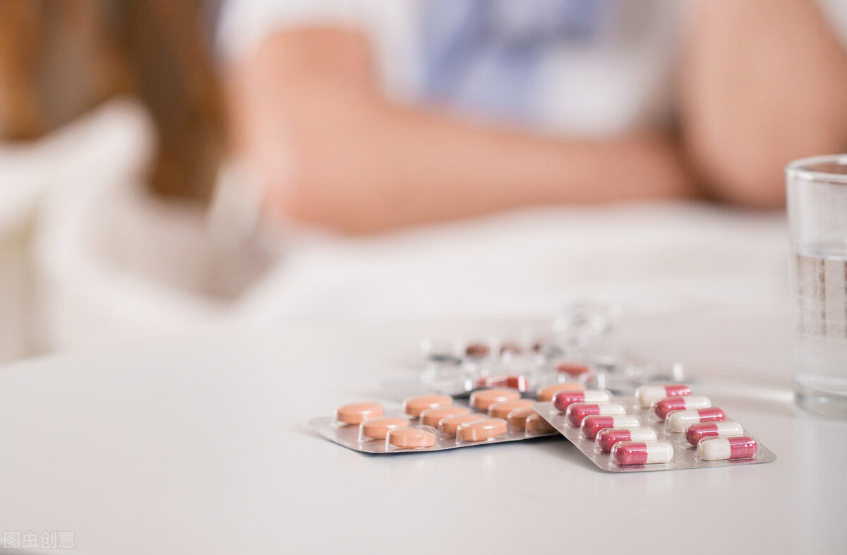 闭口红痘痘反反复复,痘痘闭口多用什么药好得快