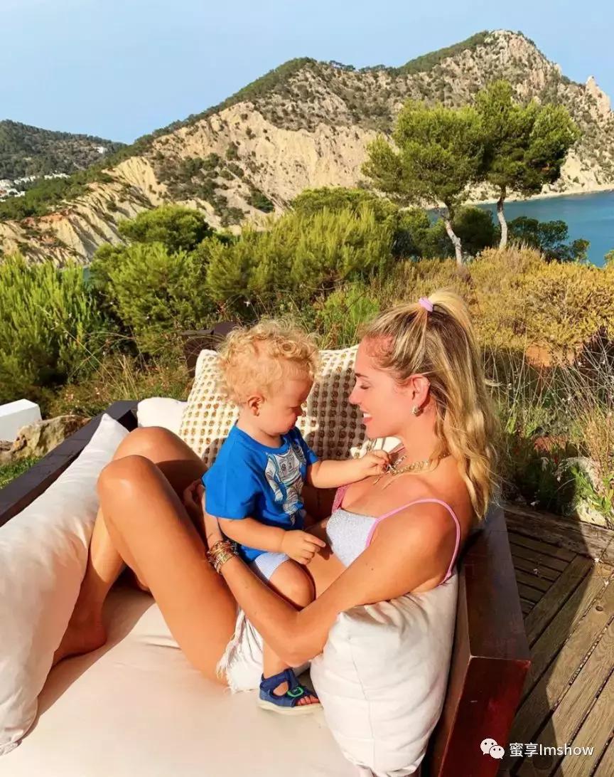 从法律系学生到宇宙时尚博主，Chiara做了些什么？