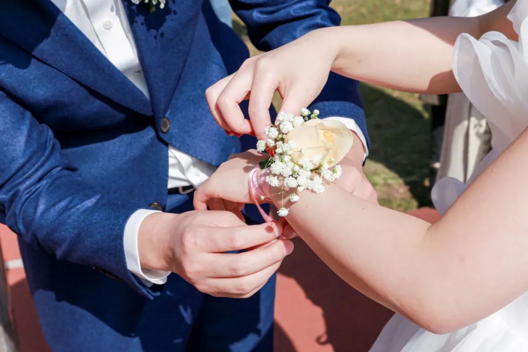 李兰娟致敬院士视频,致敬李兰娟院士的诗朗诵