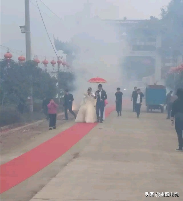 dnf老哥骗钱买年套,dnf年套倒卖多少钱