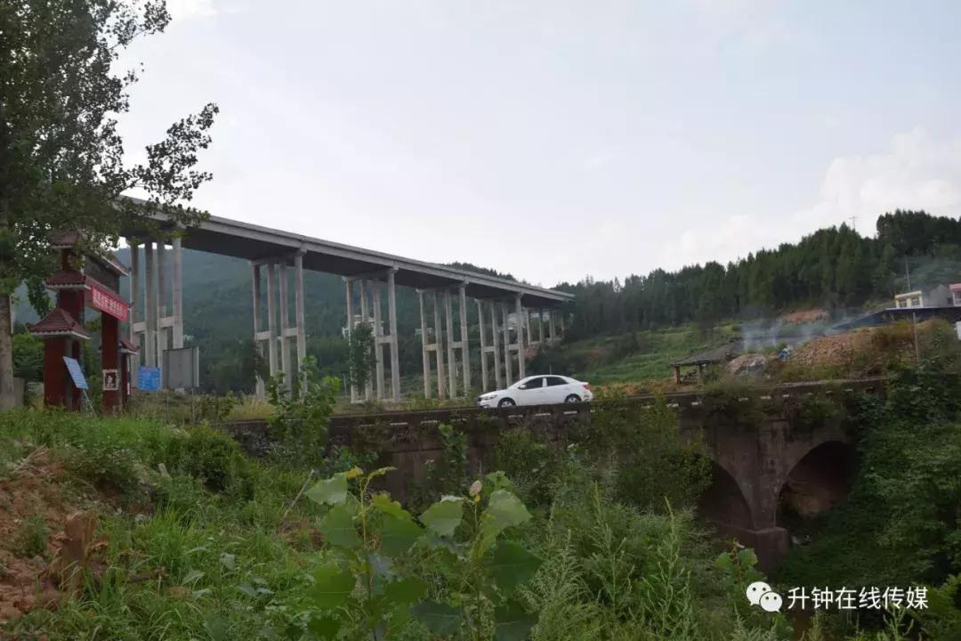 升钟镇玉眉山村,玉眉山村
