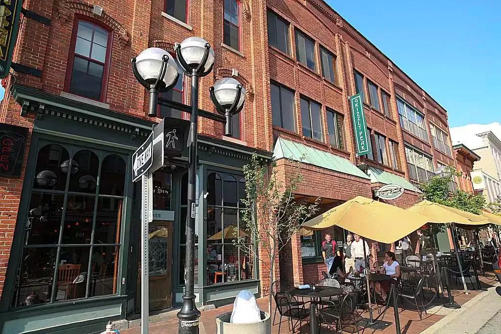 孩子去美国留学，排名前十的美国大学城你知道吗？