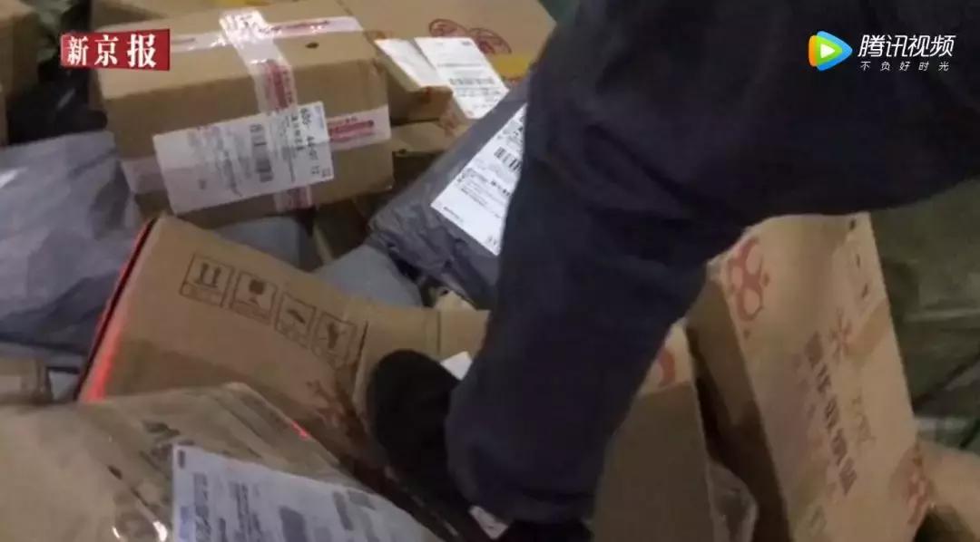 感受一下日本快递员的服务,日本快递员竟然不怕差评