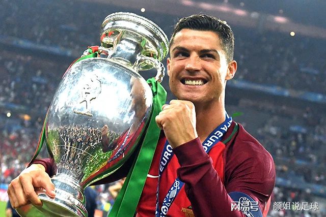 c罗历次金球领奖视频,c罗未参加金球奖颁奖