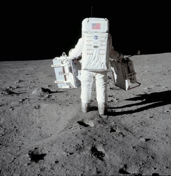 美国登月为啥被质疑,美国登月真假为何一直没有定论