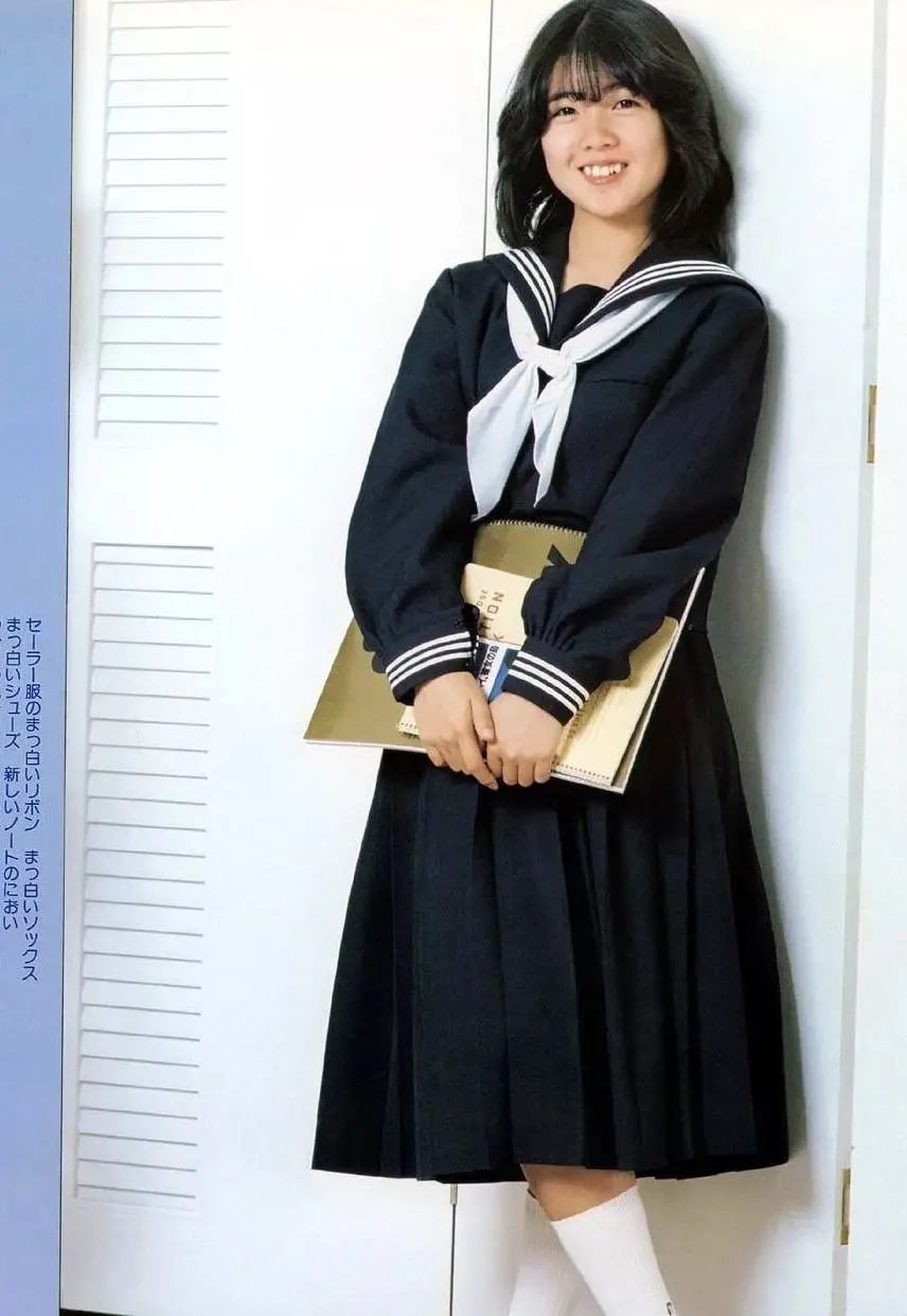 “可怕，中国女孩被JK制服绑架了”