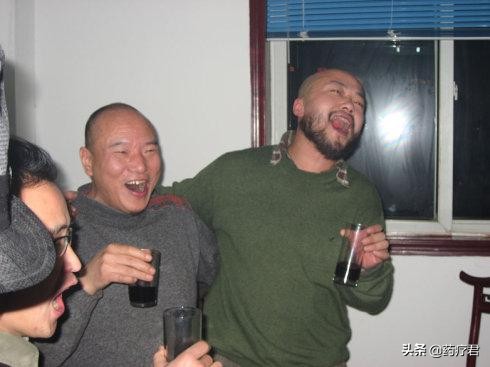 喝酒后睡着说胡话是什么原因,喝醉酒后说胡话正常吗