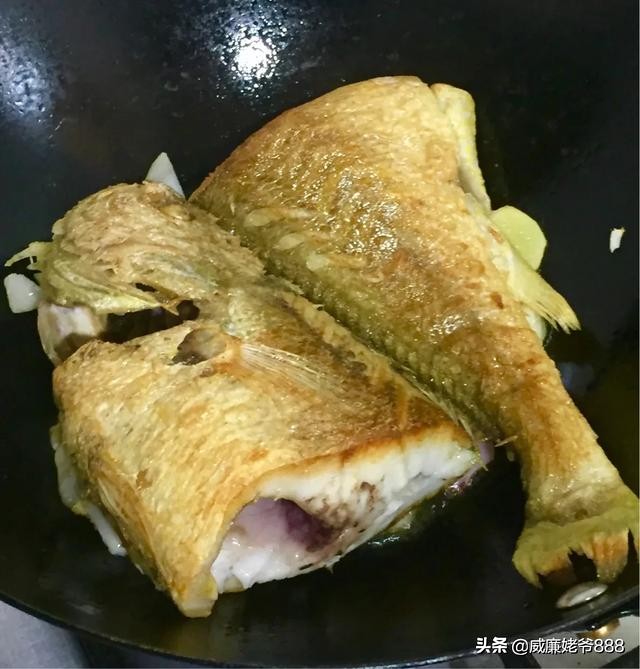 大厨教你炖黄花鱼,香嫩入味还不腥的炖鱼