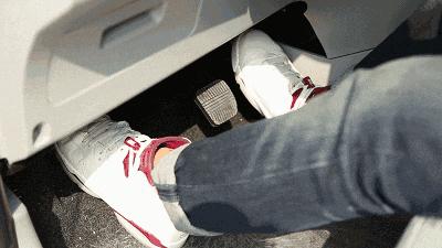 科目二坡道熄火后要怎么操作,科目二练坡道没有方向感怎么办