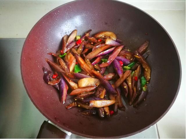 茄子里发黑怎么补救,茄子为啥煮了发黑