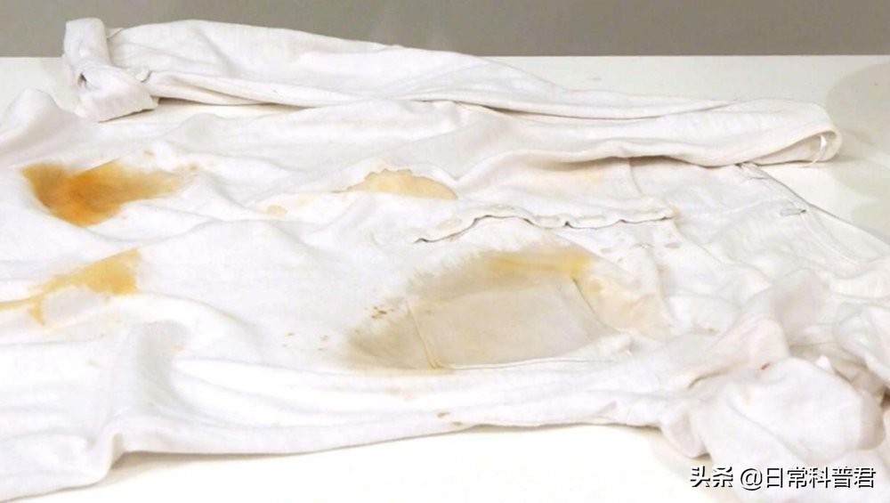 可以快速清洁衣服上的污渍的东西,白色衣服加多少84能去除顽固污渍