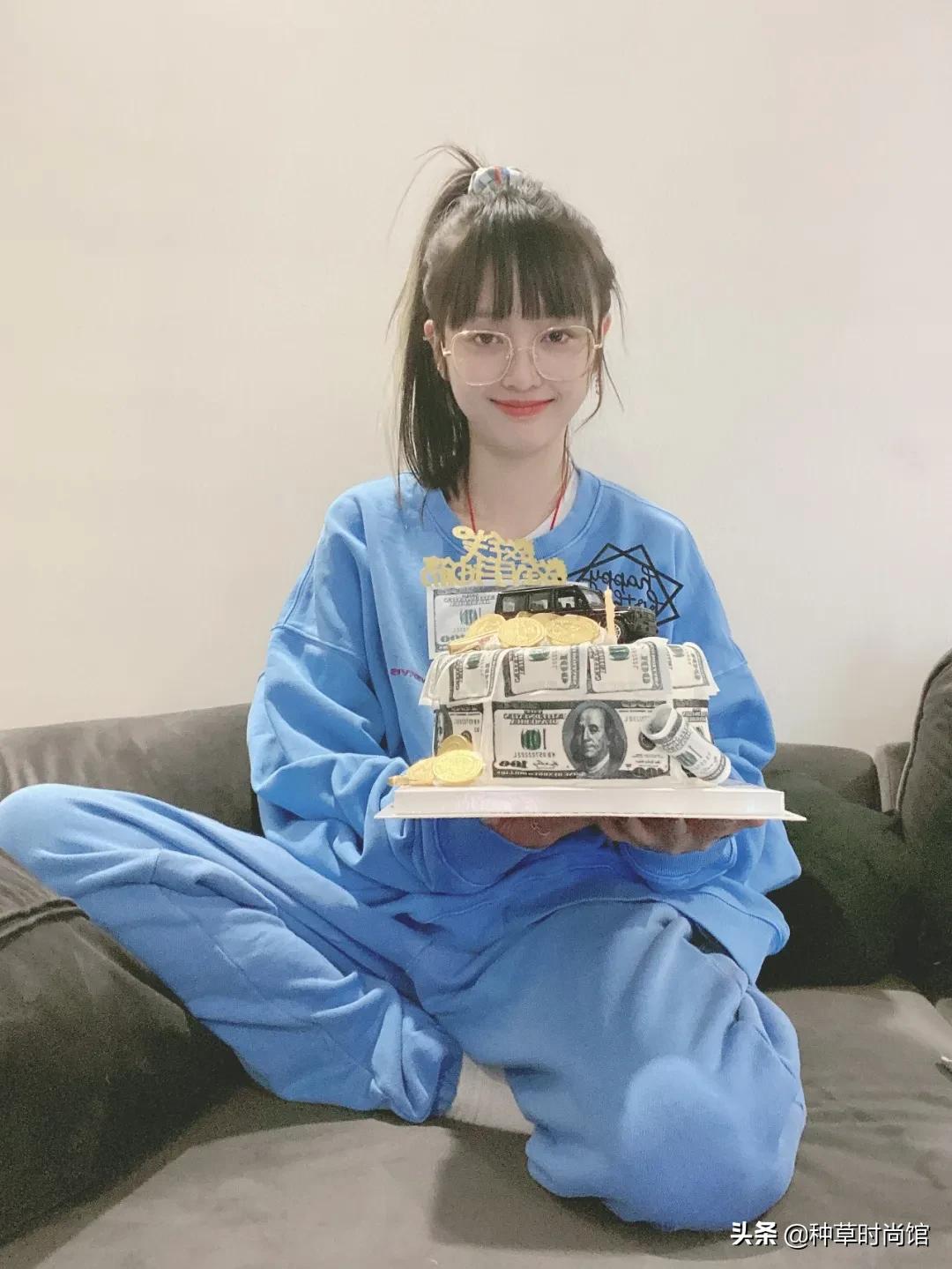 秋冬新款上新卫衣穿搭,今年秋款卫衣的流行款式