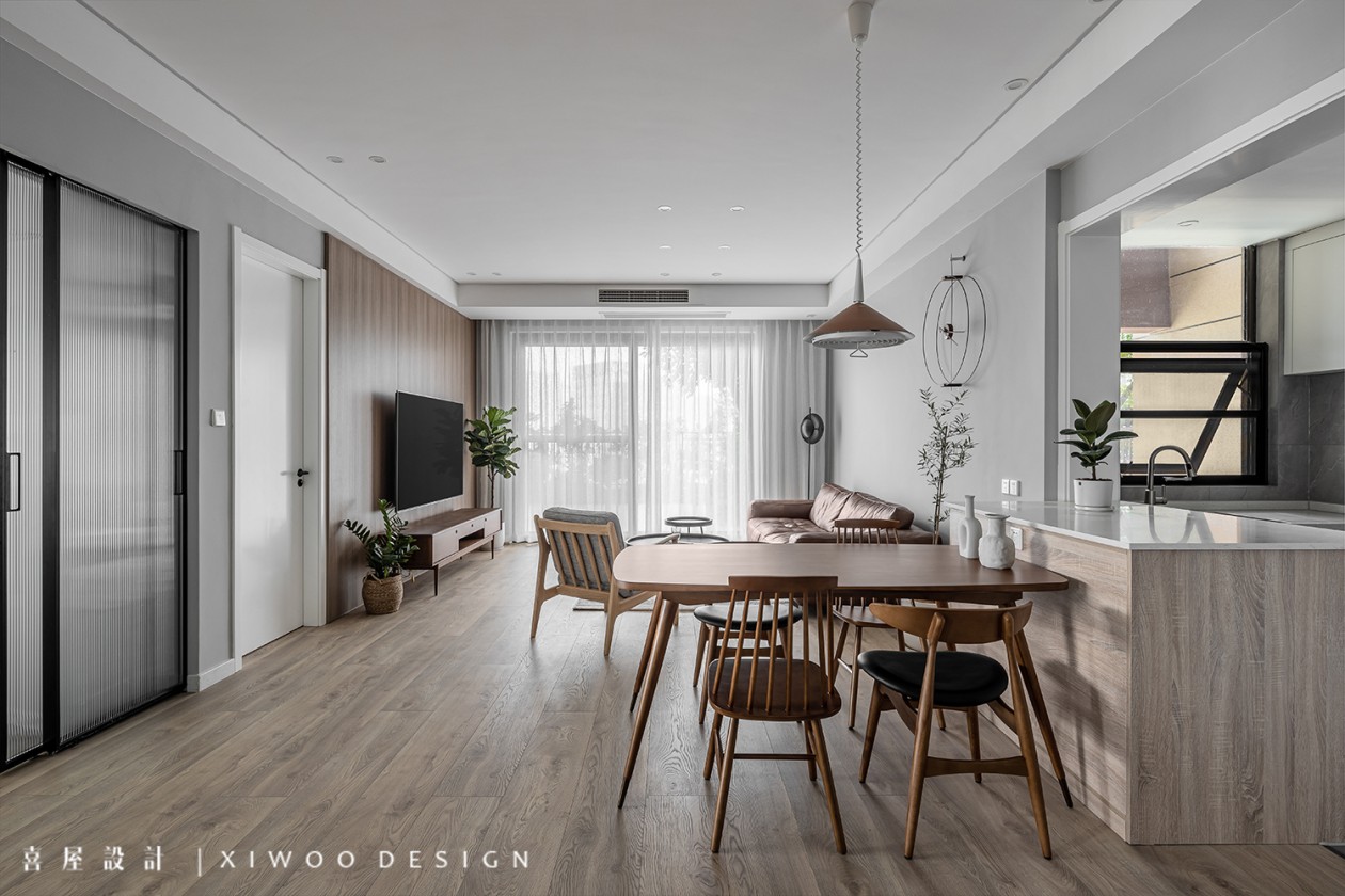 户外是如诗的日与森，室内是和暖的人与情原木家具定制案例