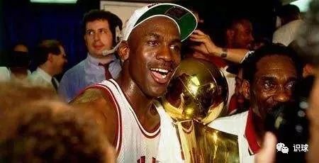 巴克利这半辈子,巨臀大如斗,毒奶一波波。