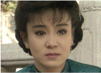 她是范冰冰的恩人，曾被抛弃流产不育，中年又意外丧夫，悲惨一生