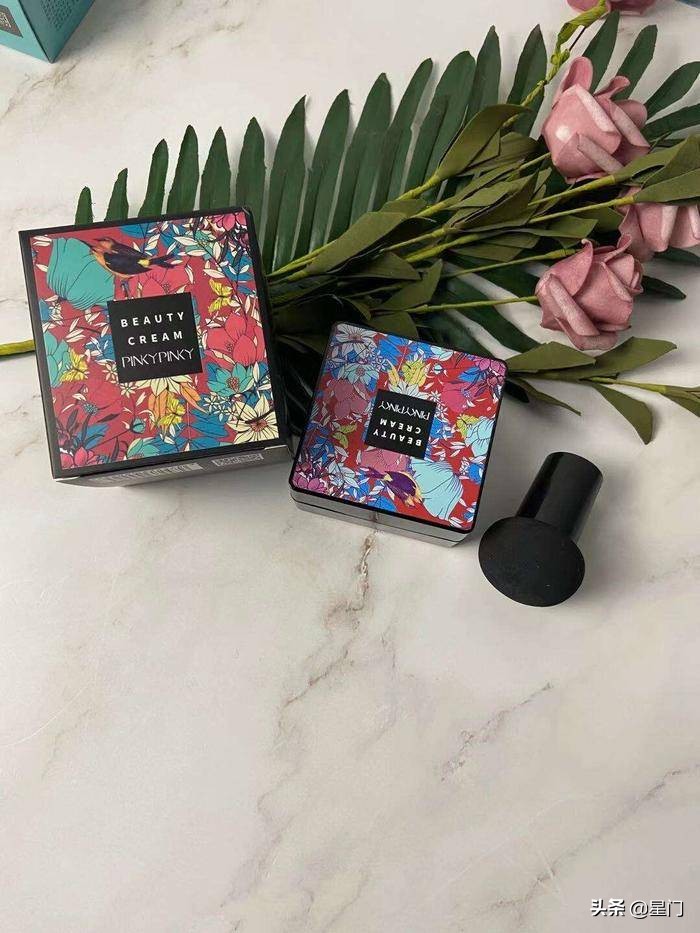 毛孔粗大肤色不均泛红出油,毛孔粗大肌肤暗沉干燥泛红