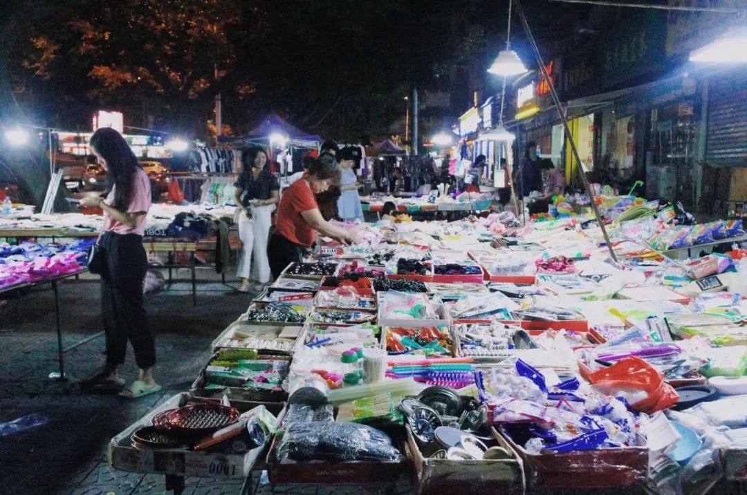 快看，这是魔幻字体的热闹江湖