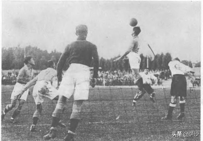 抗日时期国足,从足球场到战场