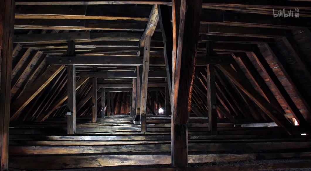 被大火烧毁的法国建筑,法国地标建筑着火