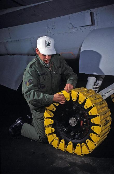 机场被轰炸需要多久修好,机场遇到空袭怎么办