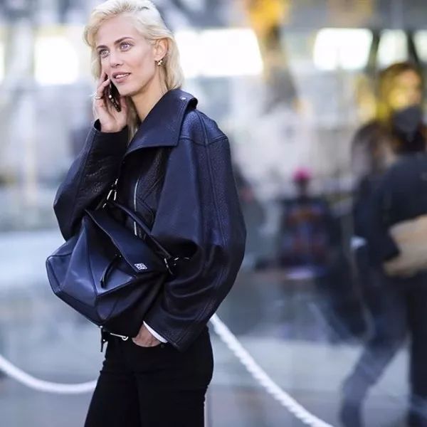 女人一定要有个好包吗,为什么女人只需要一个拥抱