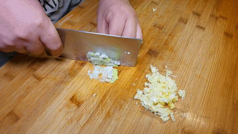 油焖大虾最正宗的做法最简单,油焖大虾正确做法调料