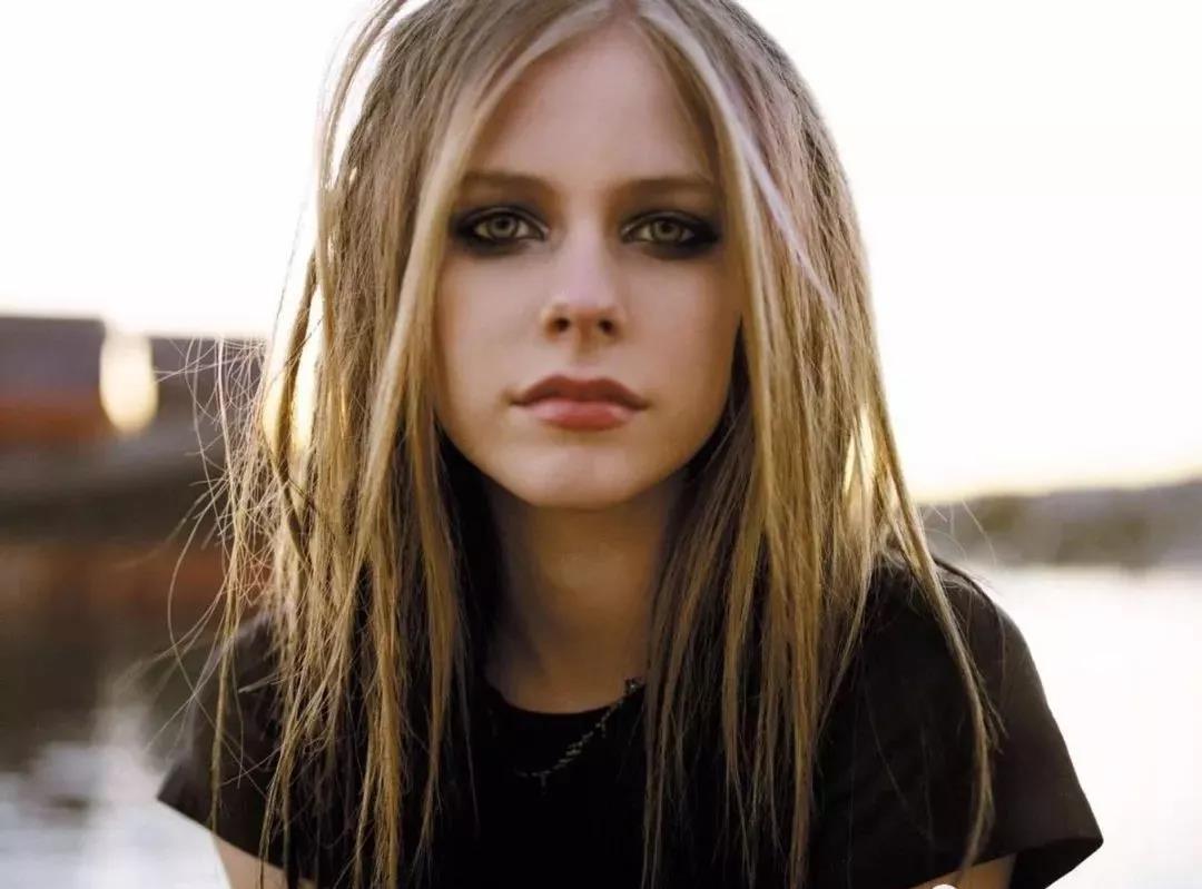 摇滚小魔女艾薇儿,摇滚小天后艾薇儿现状