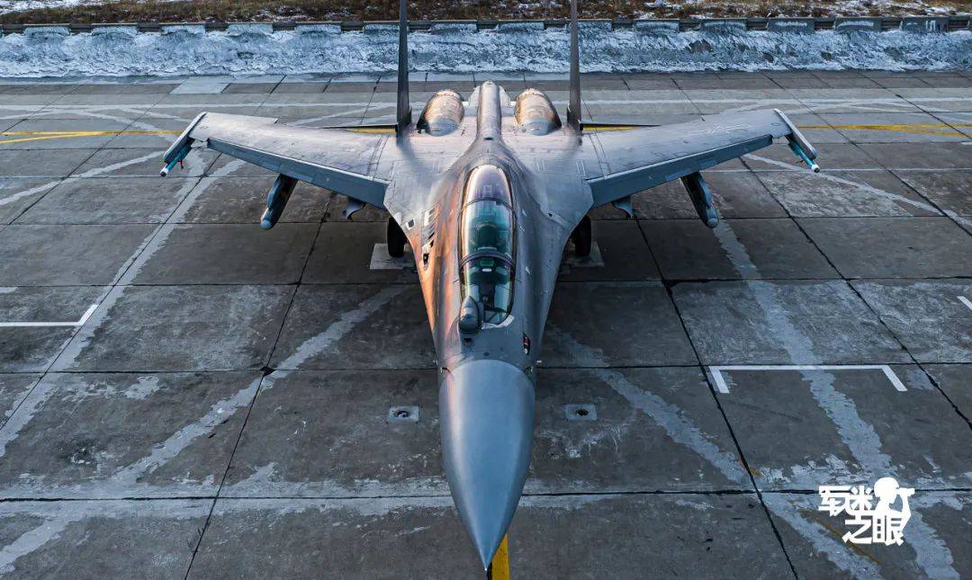 飞行教官眼中的歼-16：攻防兼备没短板，超过苏-30一个时代
