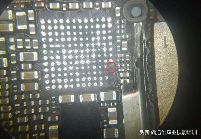 iphone7p手机摔了一下触控失灵了,苹果7p摔了一下充不进电怎么办