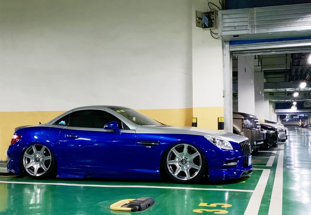 换上劳斯莱斯轮毂的巴博斯26SC,全身散发出高贵的气质