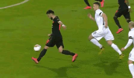 曼联新援伊哈洛战术,伊哈洛禁区抽射