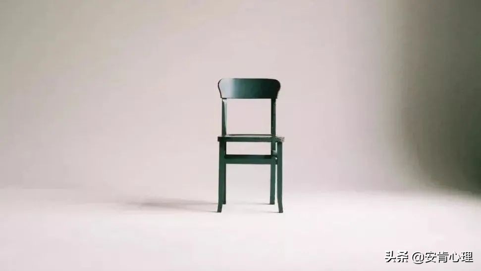 每次社交场合都很不自在,社交恐惧症脸红不自在怎么治疗